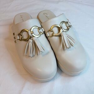 Circus by Sam Edelman Cream Mules with Gold Accents